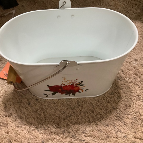 White with Holly Design Cleaning Caddy - Picture 5 of 7